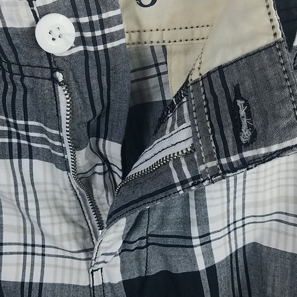 Roebuck and Co, Men's Blk/White Plaid shorts, Size 36 waist - Picture 6 of 7